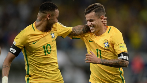 Neymar va Coutinho la nhung nguoi dong doi than thiet tren hang cong DT Brazil.
