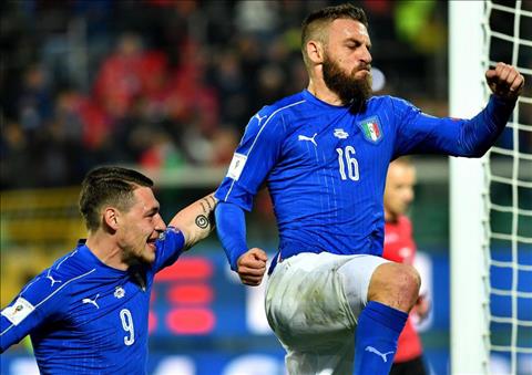 Italia 2-0 Albania Chien thang don gian o cot moc 1000 cua huyen thoai Buffon hinh anh 2