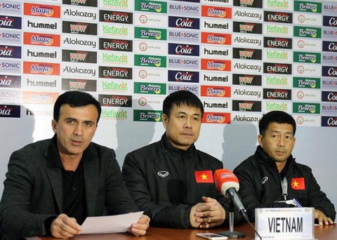 HLV Hữu Thắng hài lòng với 1 điểm quý giá trước Afghanistan