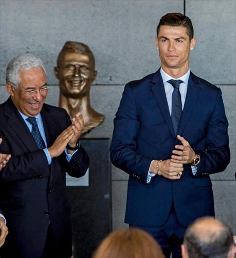 Tuong Ronaldo xau xi duoc dat o san bay Madeira hinh anh