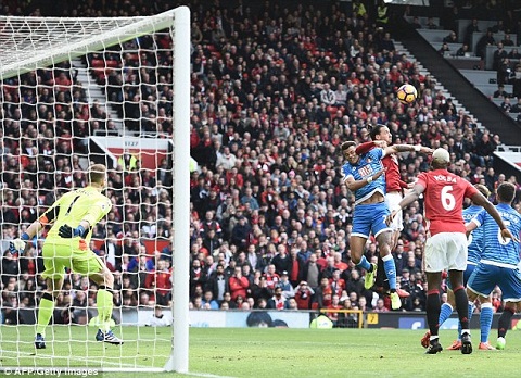 “Ibrahimovic xứng đáng bị treo giò 3 trận”