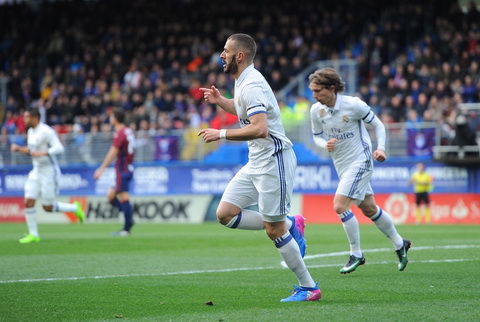 Benzema toa sang trong ngay ca Ronaldo lan Bale deu vang mat