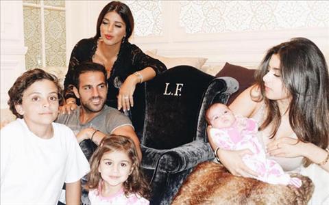 Con riêng bồ Fabregas đã làm tổn thương não trẻ sơ sinh?