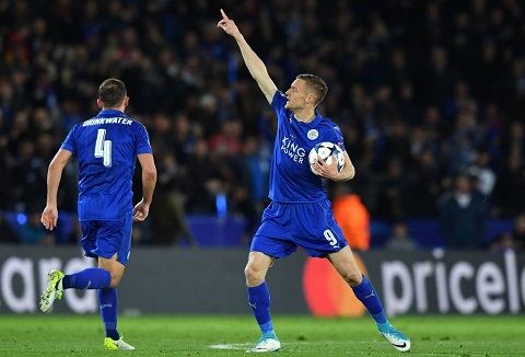 Vardy dằn mặt Drinkwater và Kante trước trận gặp Chelsea