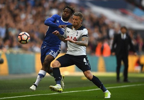 Chelsea 4-2 Tottenham: Conte và nỗi lo hàng tiền đạo