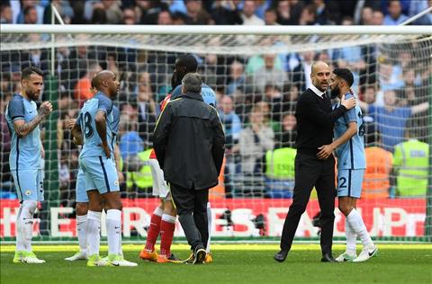 Arsenal 2-1 Man City: Guardiola vẫn lạc lối trong sương mù