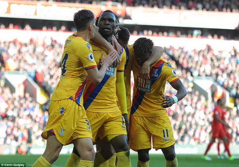 Benteke làm mặt lạnh: Này Jurgen Klopp, đây là Premier League!