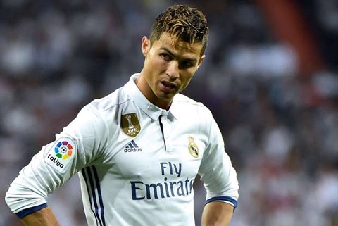 Ronaldo bat ngo bi loai khoi doi hinh Real Madrid hinh anh