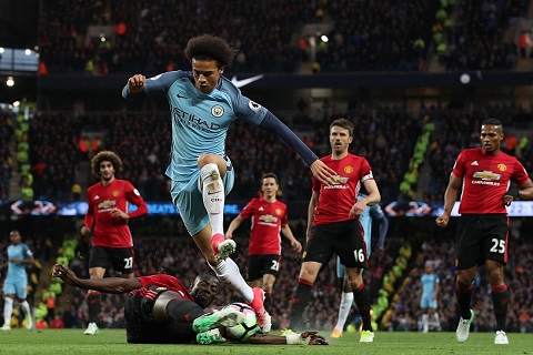 Dư âm Man City 0-0 Man Utd: Em bé và củ khoai tây