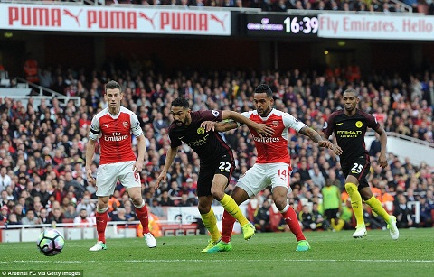 Arsenal nhận tin cực buồn sau trận hòa Man City