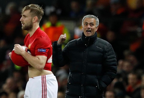 Mourinho và cái tát vào sự ảo tưởng của người Anh