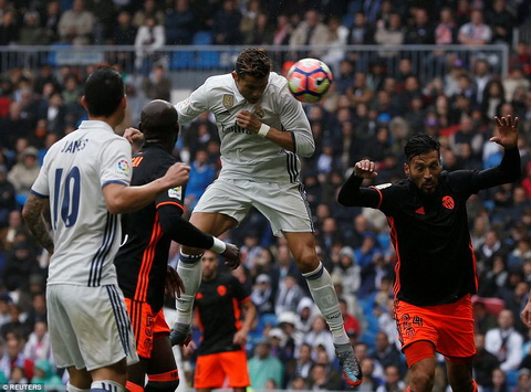 Real Madrid 2-1 Valencia Zidane khen Marcelo va Cavajal hinh anh