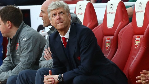 HLV Wenger cảnh báo học trò sau khi vùi dập West Ham