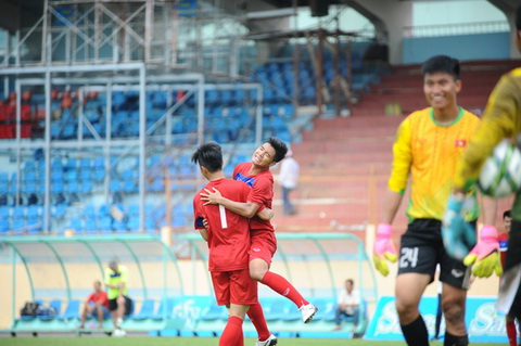 U20 Viet Nam thang de lua dan em U19.