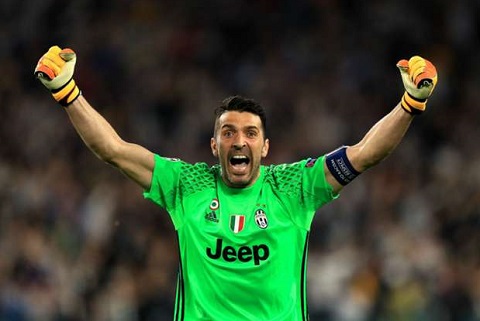 Chiellini danh gia cao thu mon Buffon hinh anh