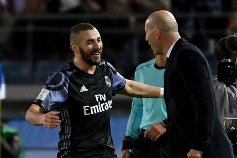 HLV Zidane ngo ngang voi pha di bong cua Benzema hinh anh
