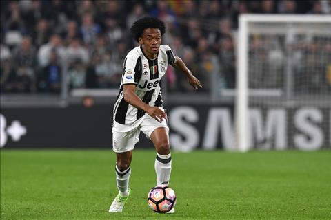 Barca nhắm sao Juve sau khi bị Bellerin từ chối