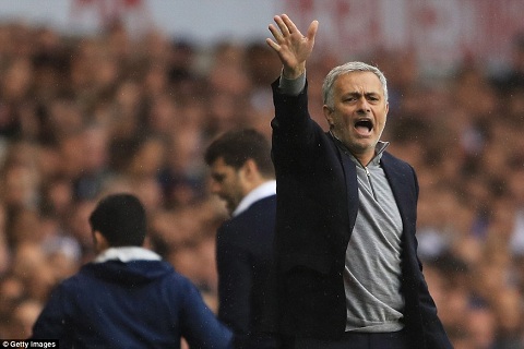 Mourinho lai keu ca ve lich thi dau dien ro cua MU hinh anh