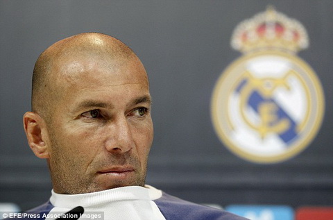 Zinedine Zidane khang dinh Real Madrid khong tu man qua som.