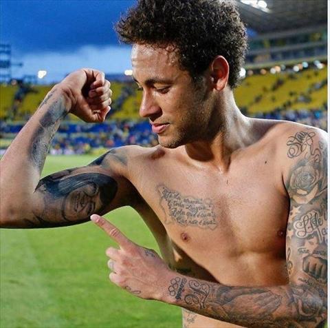 Neymar xam ca gia dinh len co the hinh anh