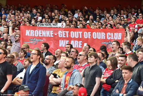 Arsenal sa thai Arsene Wenger Nen hay khong hinh anh