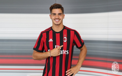 Andre Silva chính thức gia nhập AC Milan. Andre Silva chinh thuc gia nhap AC Milan.