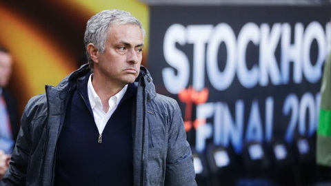 Chuyển nhượng không ra đâu, Mourinho hục hoặc với BLĐ MU