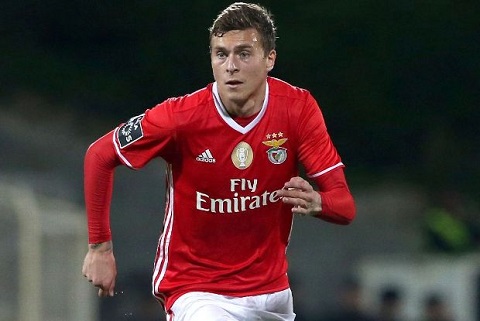 Chuyển nhượng M.U: Những cầu thủ nào sẽ tiếp bước Lindelof?