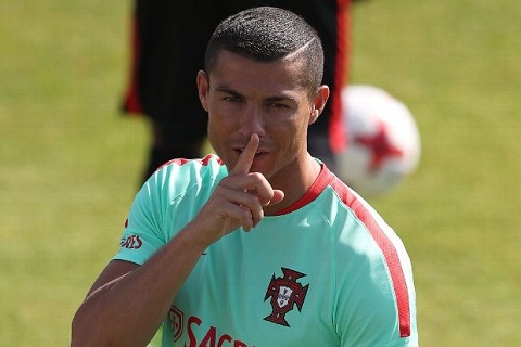 Cris Ronaldo yêu cầu rời Real Madrid ngay mùa hè này