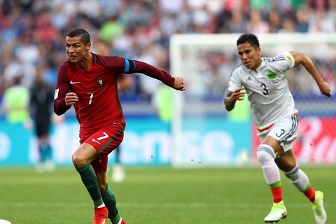 Bo Dao Nha 2-2 Mexico Cris Ronaldo, Chicharito va VAR hinh anh