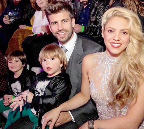 Ca sy Shakira muon sinh 10 dua con cho ban trai Pique hinh anh