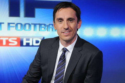 Gary Neville bảo vệ HLV Unai Emery của Arsenal bị mỉa mai làm màu hình ảnh