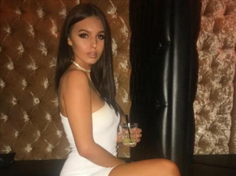 Cô bồ nóng bỏng của sao trẻ người Anh