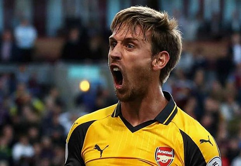 Arsenal đón Kolasinac, Monreal vẫn quyết tâm giữ vị trí