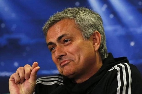 HLV Jose Mourinho muon mang ve them 2 tan binh khung hinh anh 2