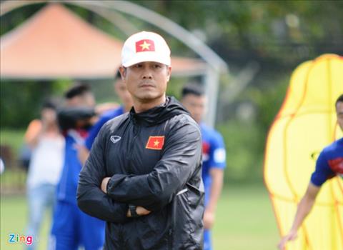 HLV Hữu Thắng đau đầu tìm sân tập cho U22 Việt Nam ở TPHCM