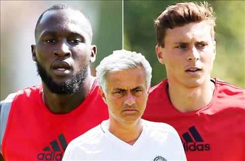 Góc M.U: Khi Mourinho đứng trên vai của những “người khổng lồ”