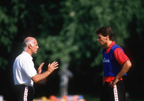 AC Milan 1988: Chuyen ben trong de che chinh phat cua Arrigo Sacchi2