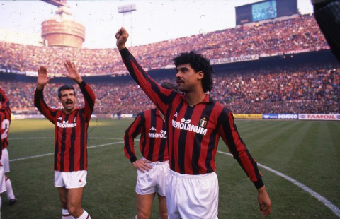 AC Milan 1988 Chuyen ben trong de che chinh phat cua Arrigo Sacchi (Phan 2) hinh anh