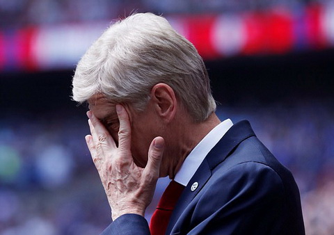 HLV Arsene Wenger tiet lo cach mua cau thu cua Arsenal hinh anh 2