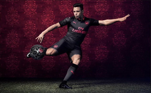 Nhìn Welbeck - Lacazette, Gooners vô thức nhớ đến Alexis Sanchez