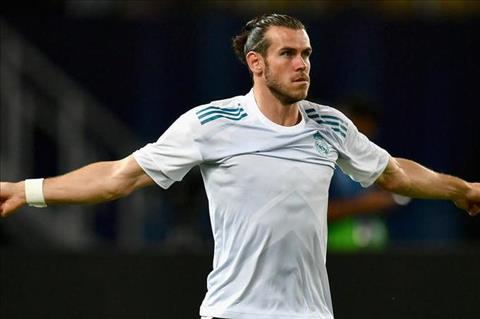 Gareth Bale trong mau ao Real