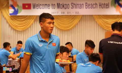 HLV Hữu Thắng mắng học trò U22 Việt Nam vì thói quen xấu khó bỏ