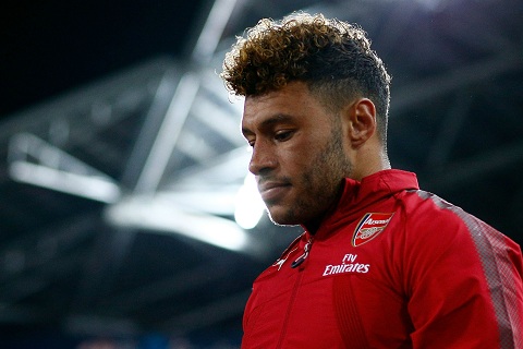 Huyền thoại Arsenal cảnh báo Chamberlain về Liverpool