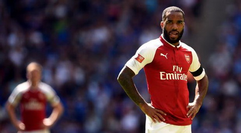 Henry: Lacazette phải giảm áp lực cho Sanchez