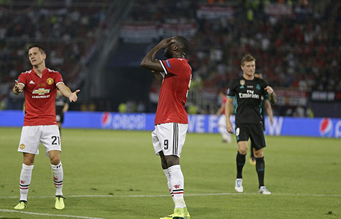 Romelu Lukaku: Gã khổng lồ “teo nhỏ” ở các trận đấu lớn