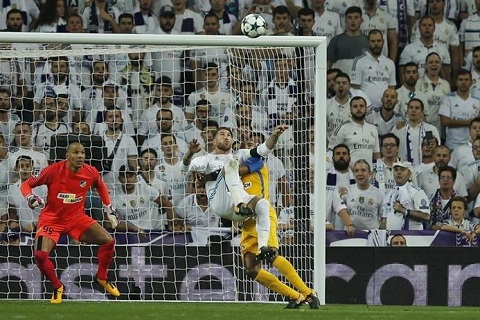 Zidane thua nhan khong the lam duoc nhu Ramos hinh anh