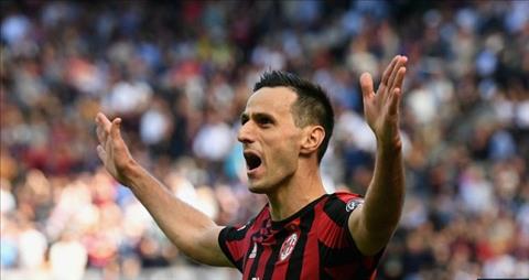 AC Milan 2-1 Udinese Cu dup cua tan binh Kalinic hinh anh