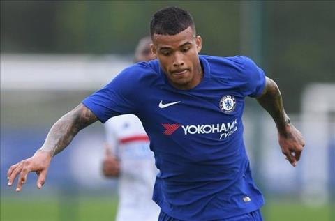 Newcastle hoi muon tien ve Kenedy  hinh anh 2