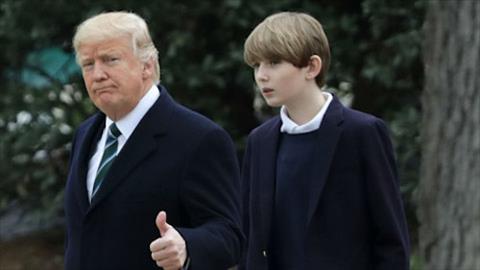 Con trai Donald Trump chinh thuc theo nghiep cau thu hinh anh